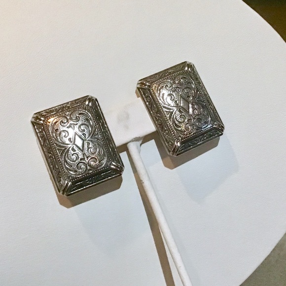 🔥6 Items for $20! VINTAGE Silver Earrings - Picture 2 of 8